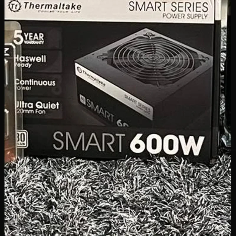 Caja de la fuente de poder Thermaltake Smart Series de 600 W
