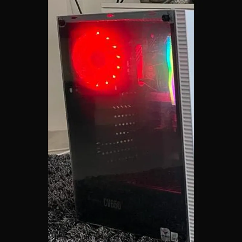 Gabinete Iceberg Glaeius V2 blanco con panel lateral y ventilador frontal iluminado