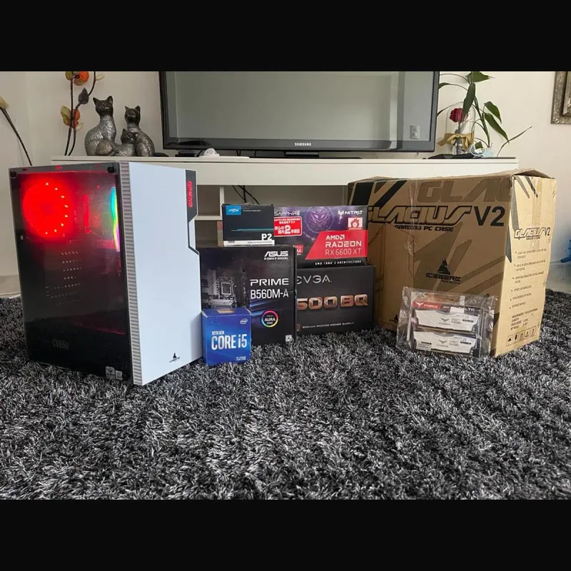 PC Gamer Blizzard blanco con Radeon RX 6600 XT y gabinete Iceberg Glaeius V2