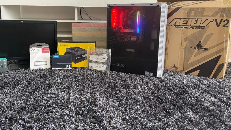 Detalle del setup Setup Blizzard — build completamente blanco